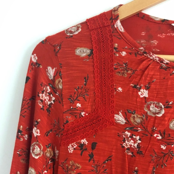 Lucky Brand red floral top blouse lace details viscose soft key hole neck sz XS - Picture 9 of 15